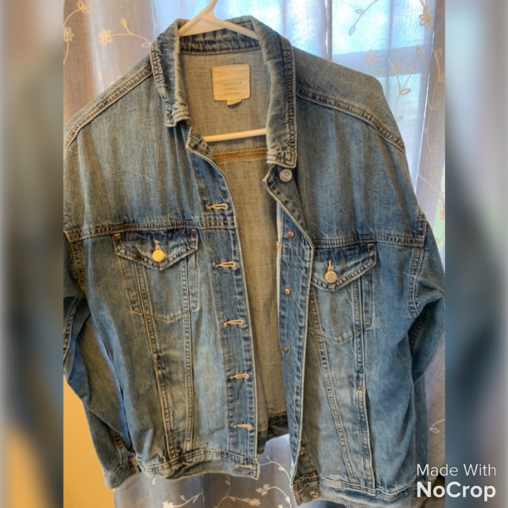 AE Light-wash Jean Jacket XS